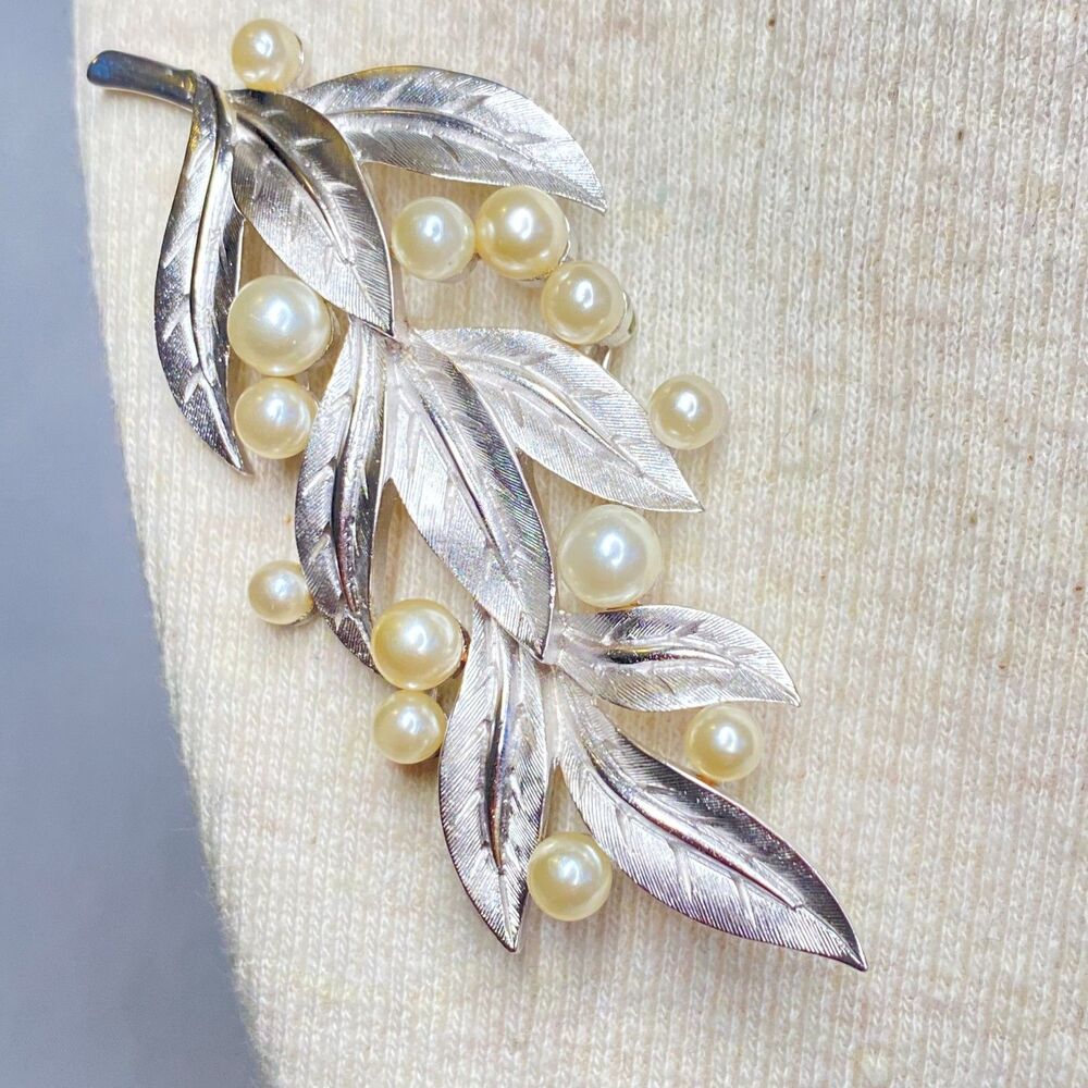 💎Trifari Branch Brooch Silver Tone Leaves And Random Pearlesque Beads